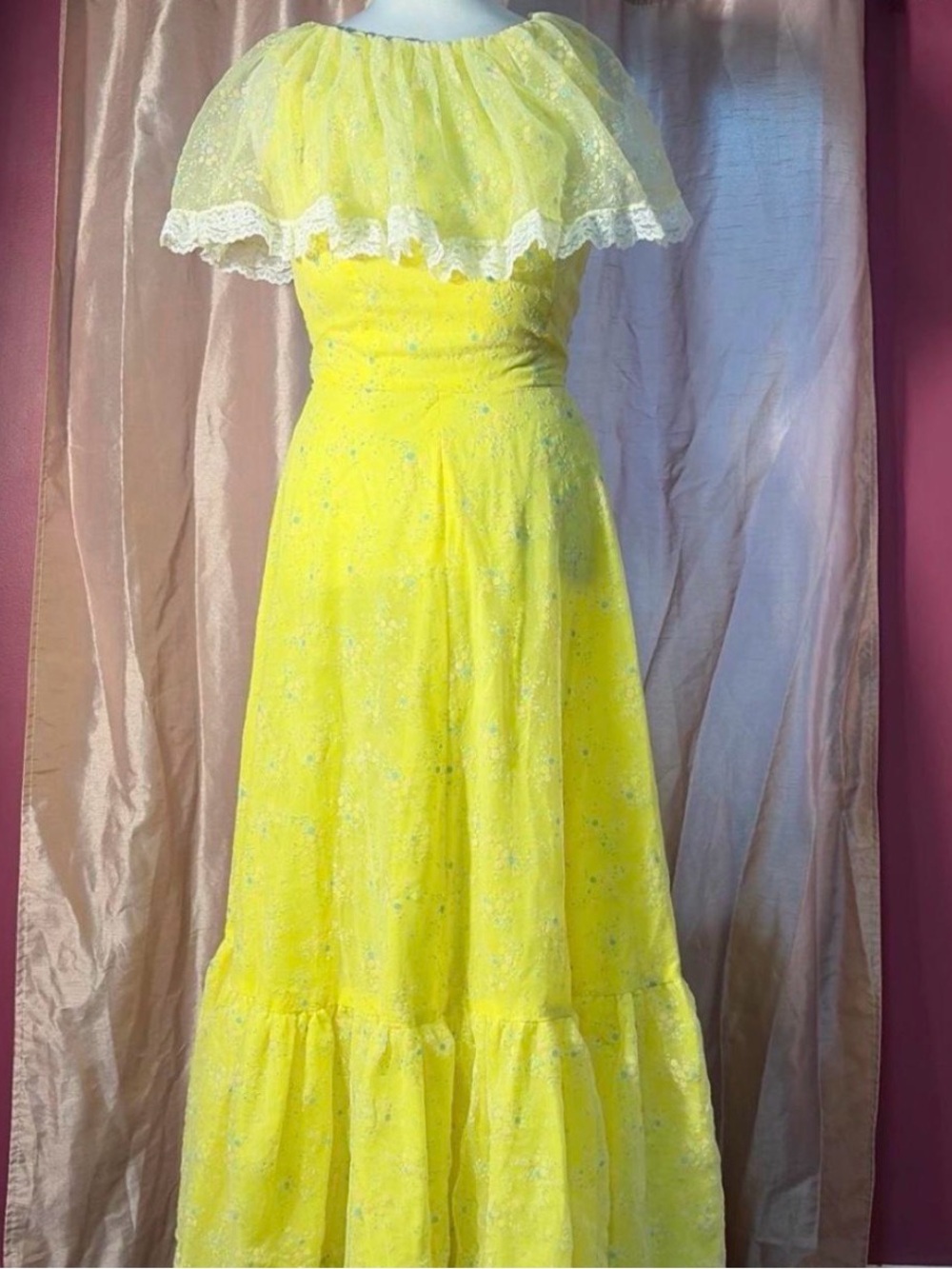 Vintage Yellow Off-Shoulder Maxi Dress with Lace Ruffle